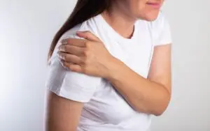 Personal injury victim after car crash shoulder injury