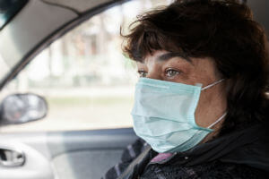 woman-wearing-mask-in-car