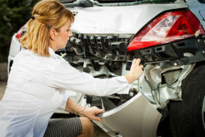 taking pictures of damaged car bumper