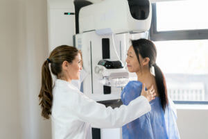 woman-doc-patient-chest-x-ray
